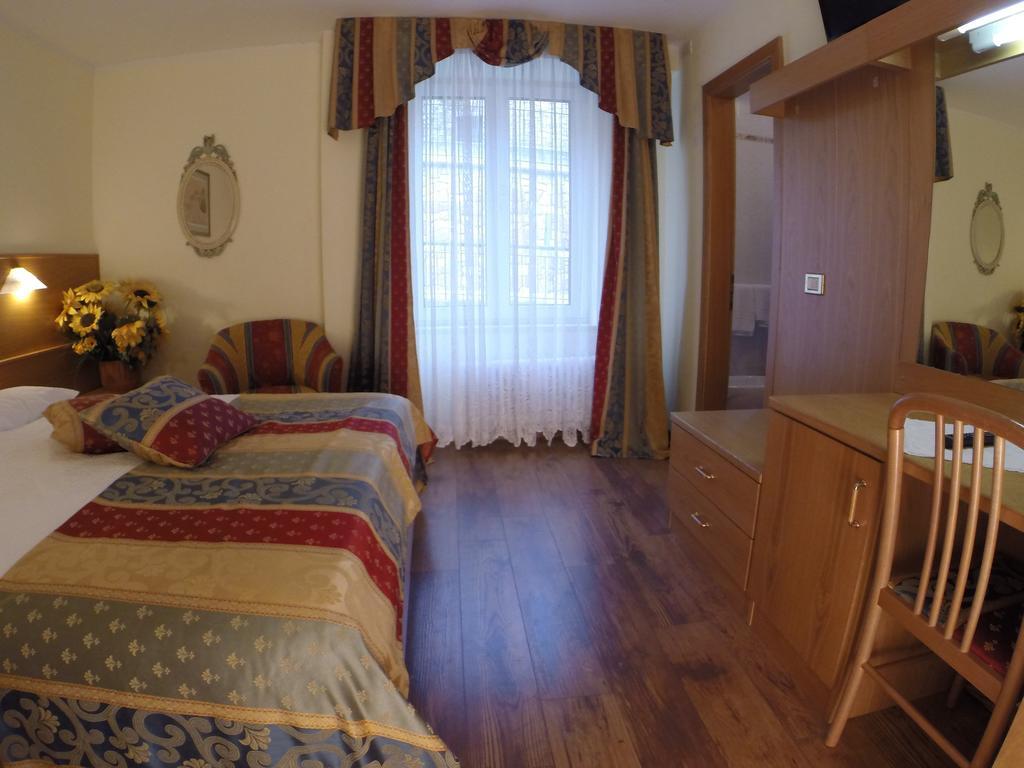 מולבנו Hotel Olympia מראה חיצוני תמונה